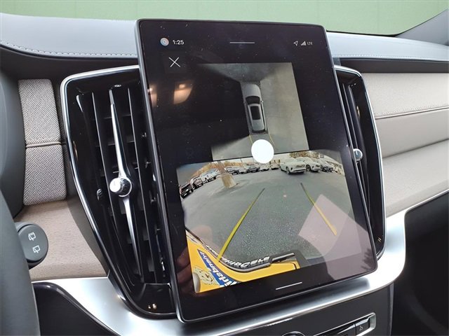 New 2026 Volvo XC90 B6 Plus w/ Protection Package Premier image 21