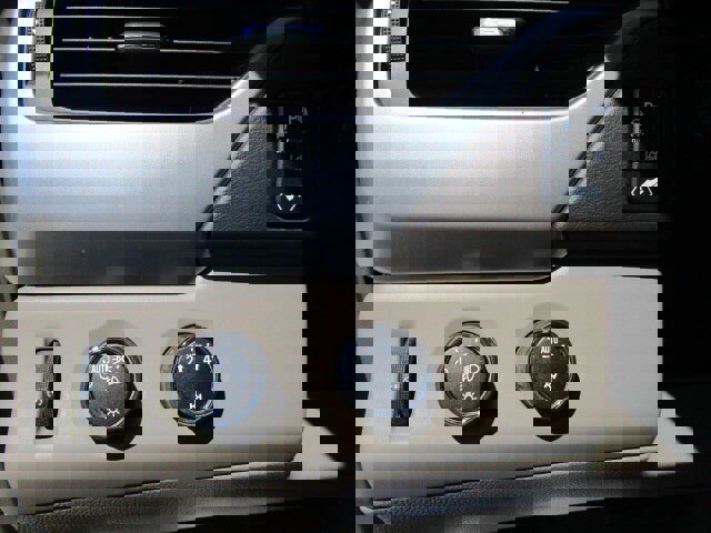 Used 2015 Chevrolet Suburban LTZ image 15