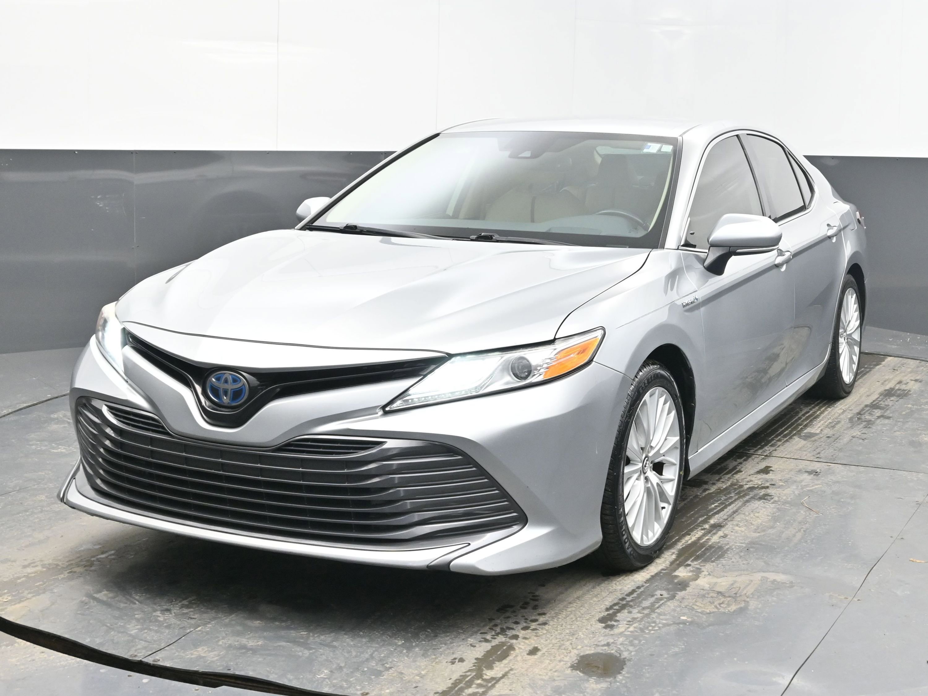 Used 2019 Toyota Camry XLE image 3
