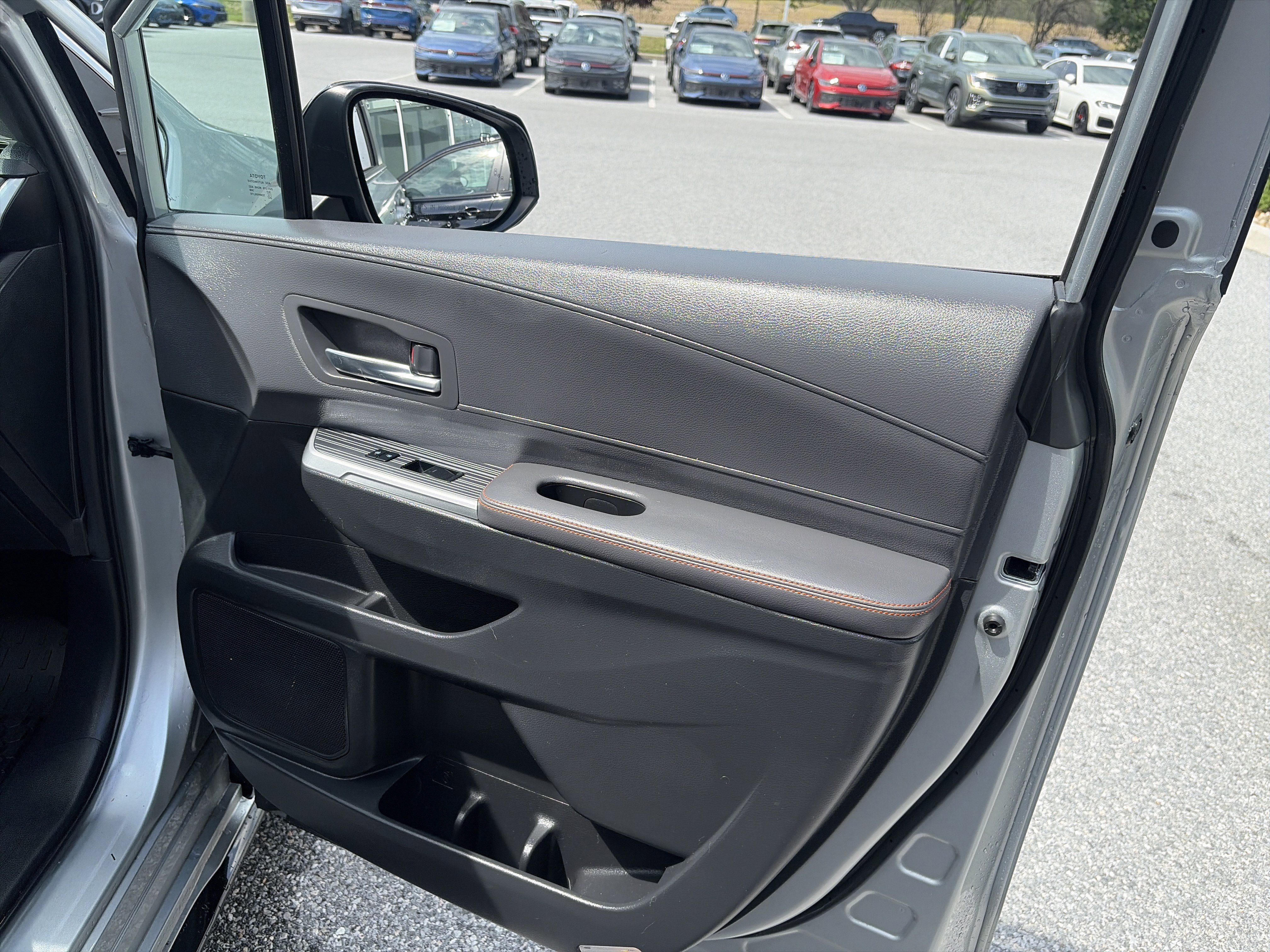 Used 2022 Toyota Sienna XSE AWD/4WD image 33
