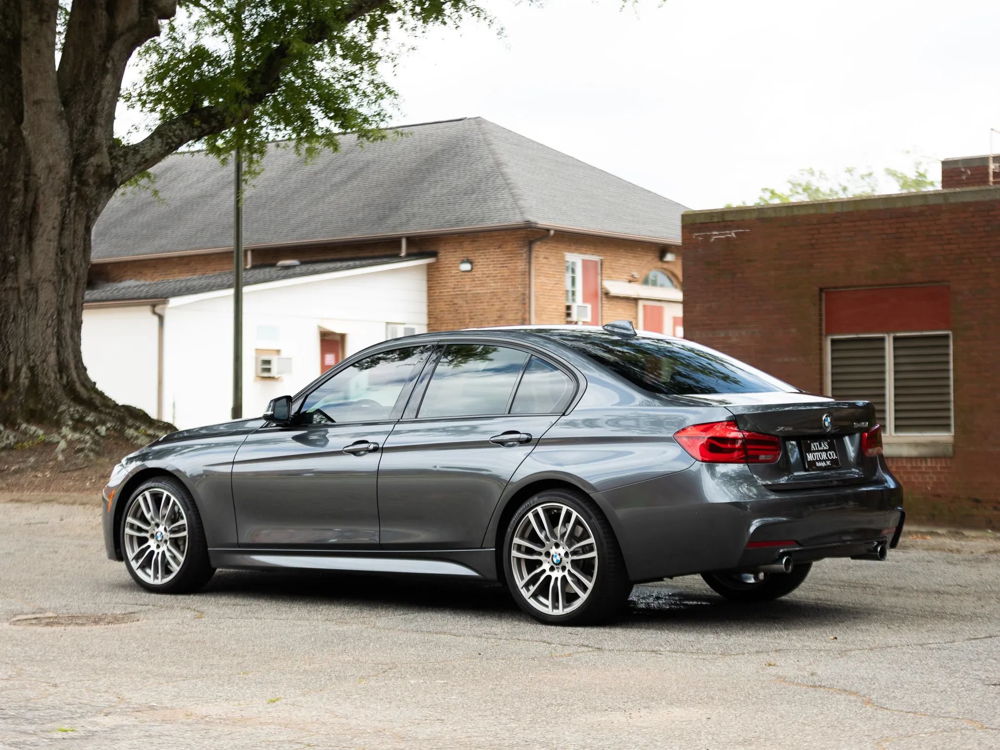 Used 2016 BMW 340i xDrive Sedan AWD/4WD image 11