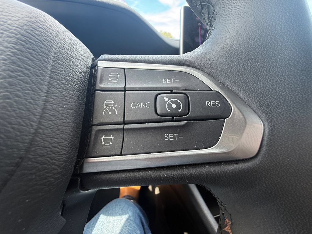Used 2025 Jeep Compass Limited AWD/4WD image 16