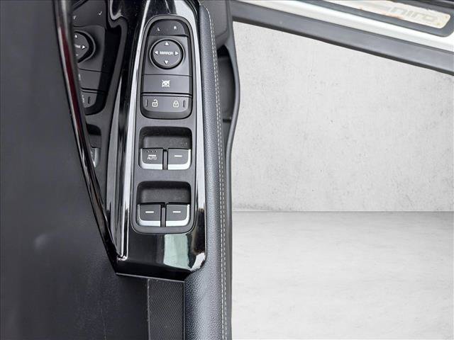 Used 2020 Kia Niro LXS FWD image 11