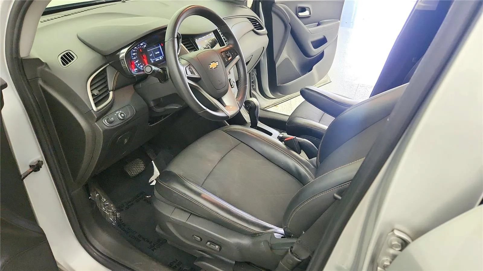 Used 2019 Chevrolet Trax LT w/ Driver Confidence Package FWD image 22