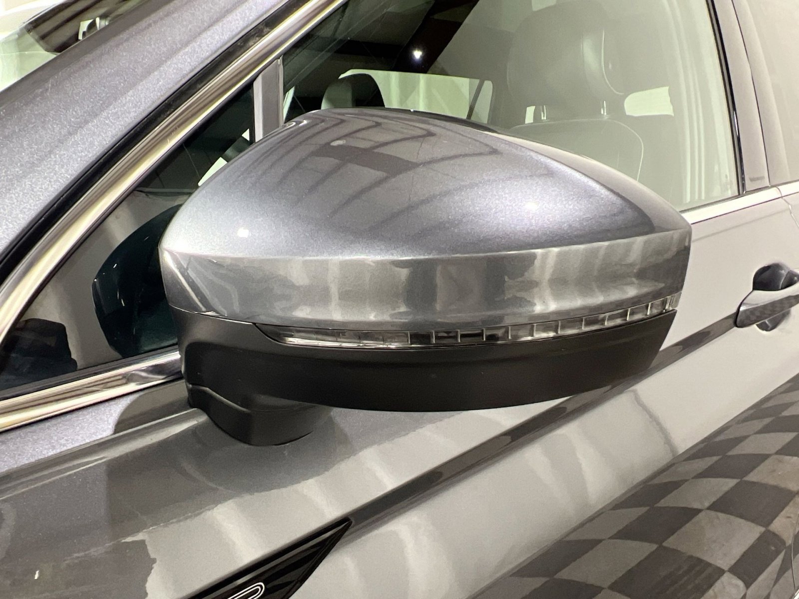 Used 2024 Volkswagen Tiguan SEL R-Line image 14