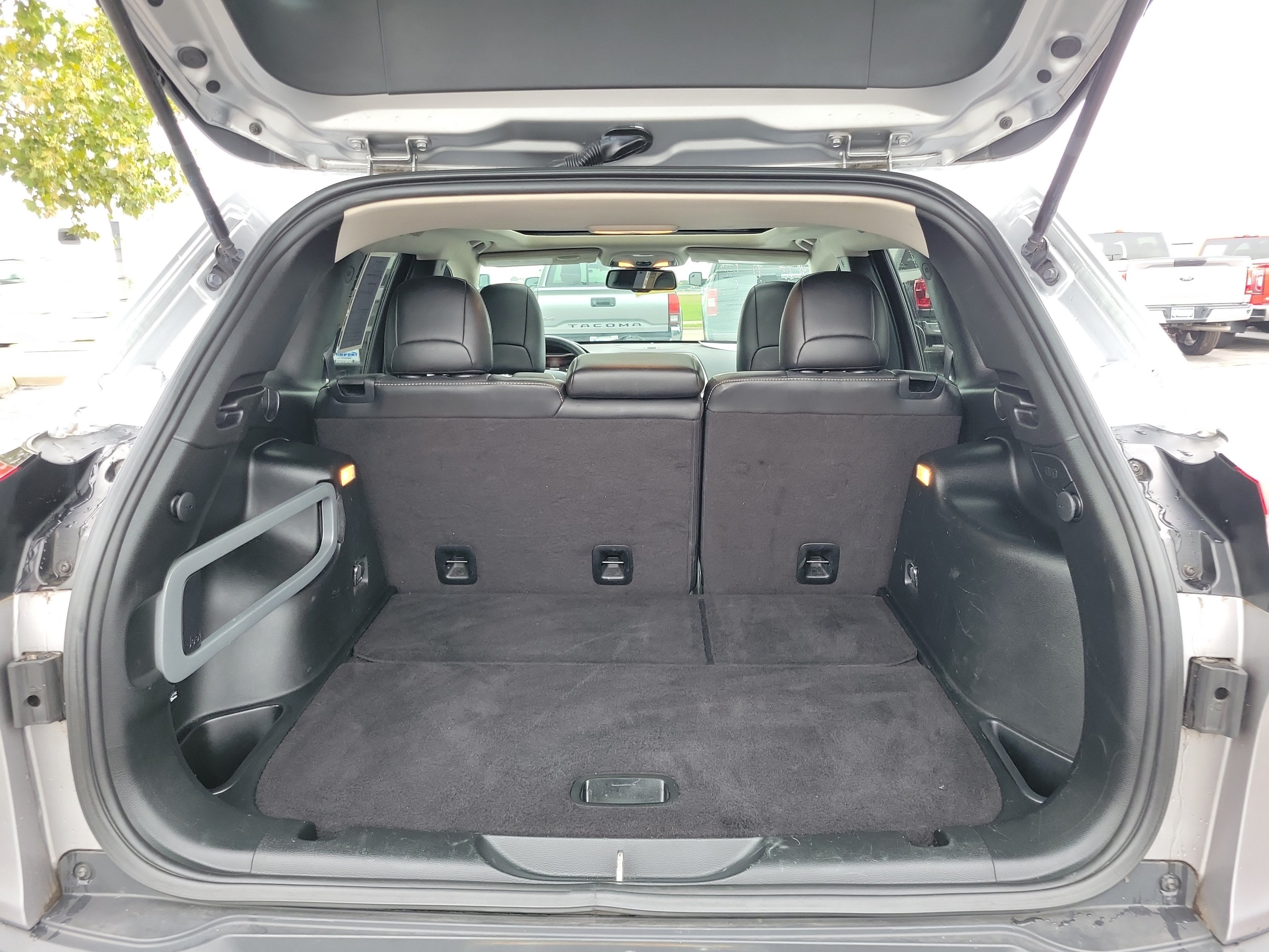 Used 2017 Jeep Cherokee Limited AWD/4WD image 8