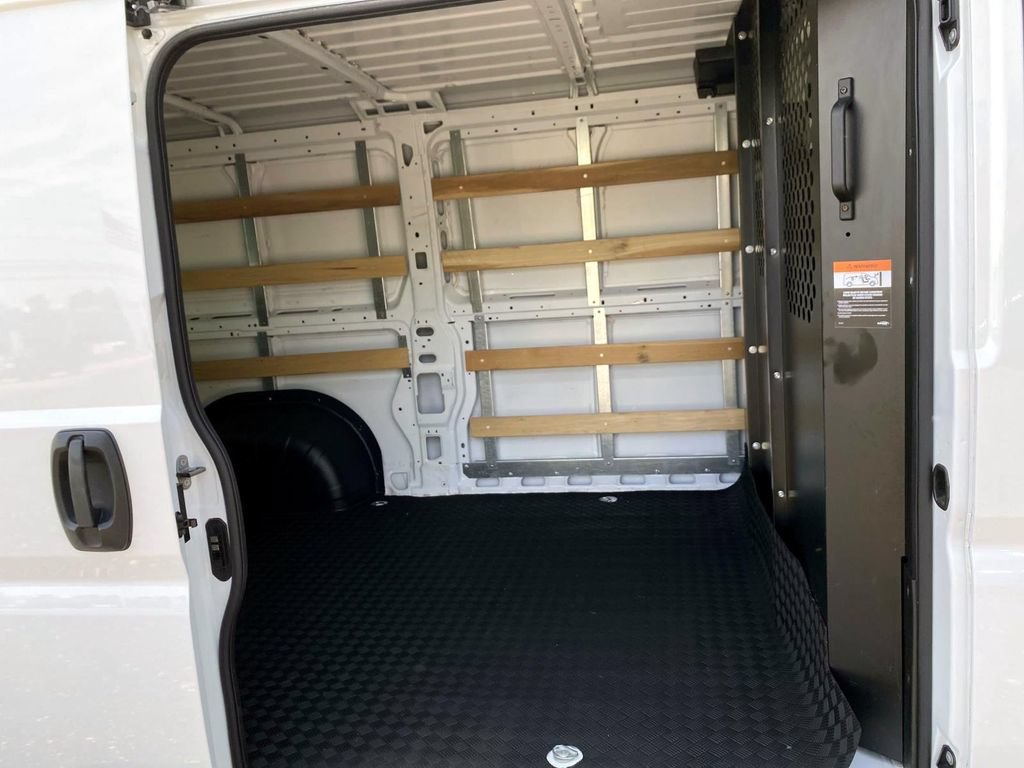Used 2025 RAM ProMaster 2500 w/ U-Haul Equipment Group FWD image 25