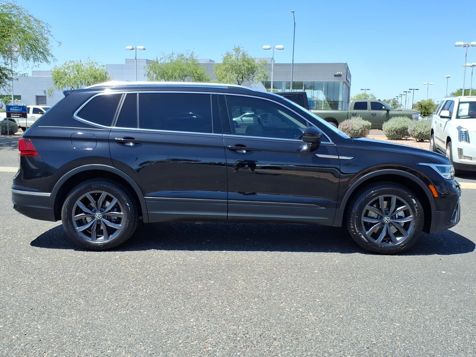 Certified 2022 Volkswagen Tiguan SE FWD image 8