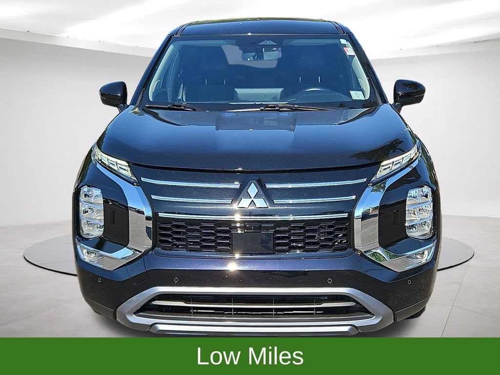 Used 2025 Mitsubishi Outlander SE AWD/4WD image 2