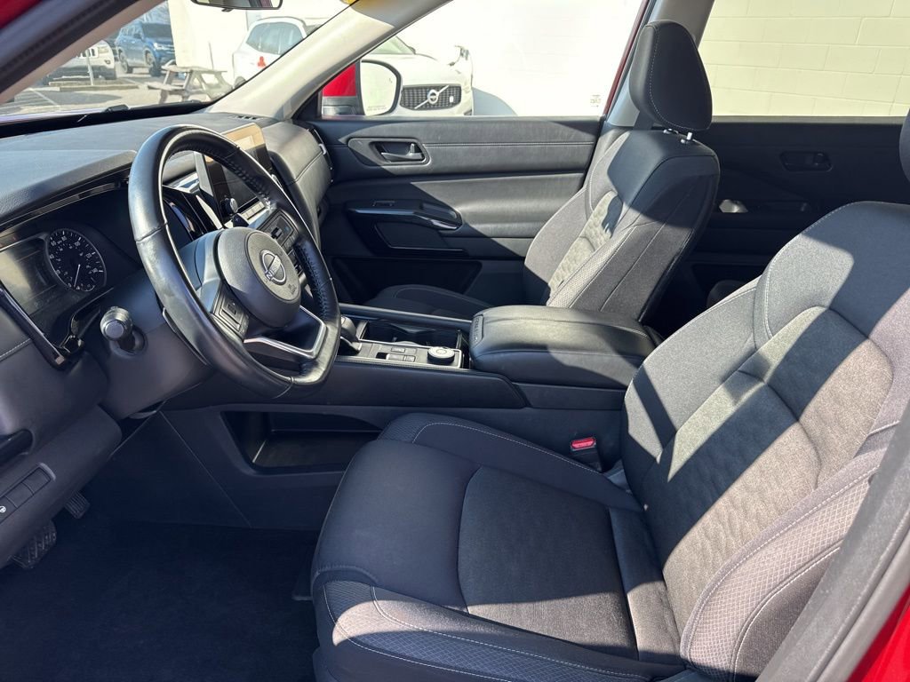 Used 2024 Nissan Pathfinder SV image 21