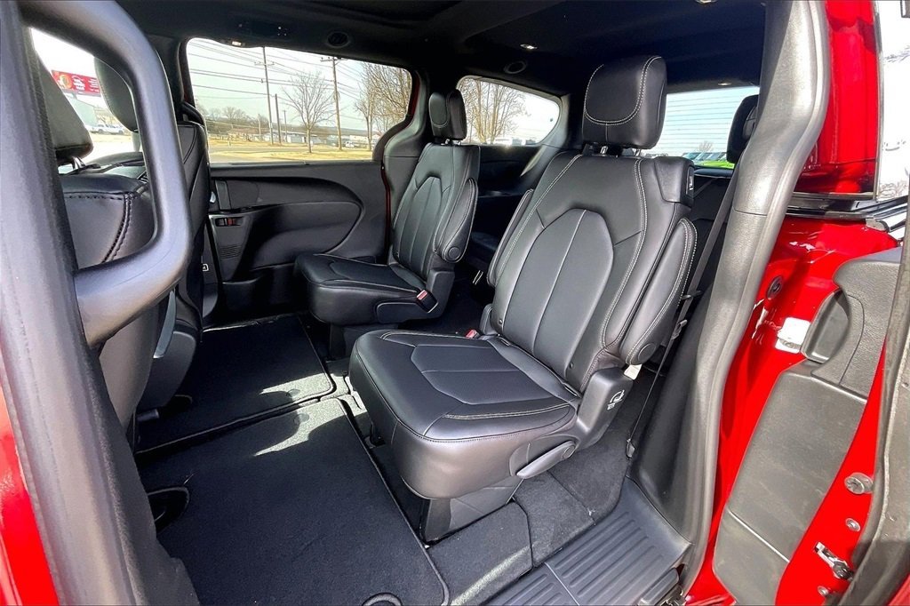 New 2026 Chrysler Pacifica Select image 10