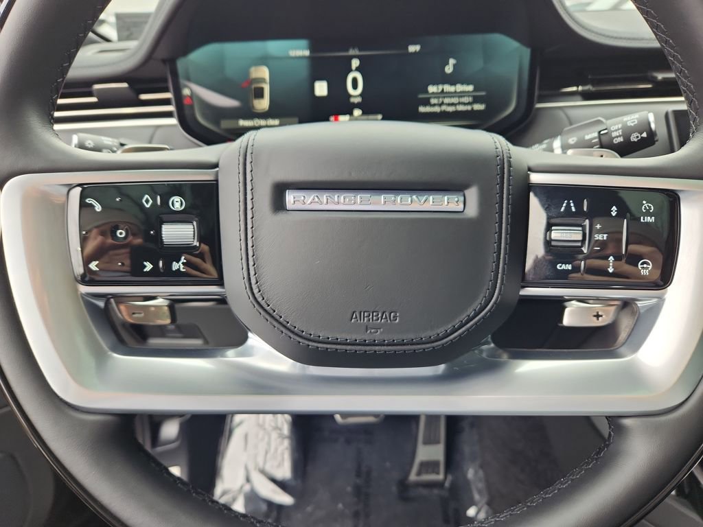 Used 2025 Land Rover Range Rover SE image 18