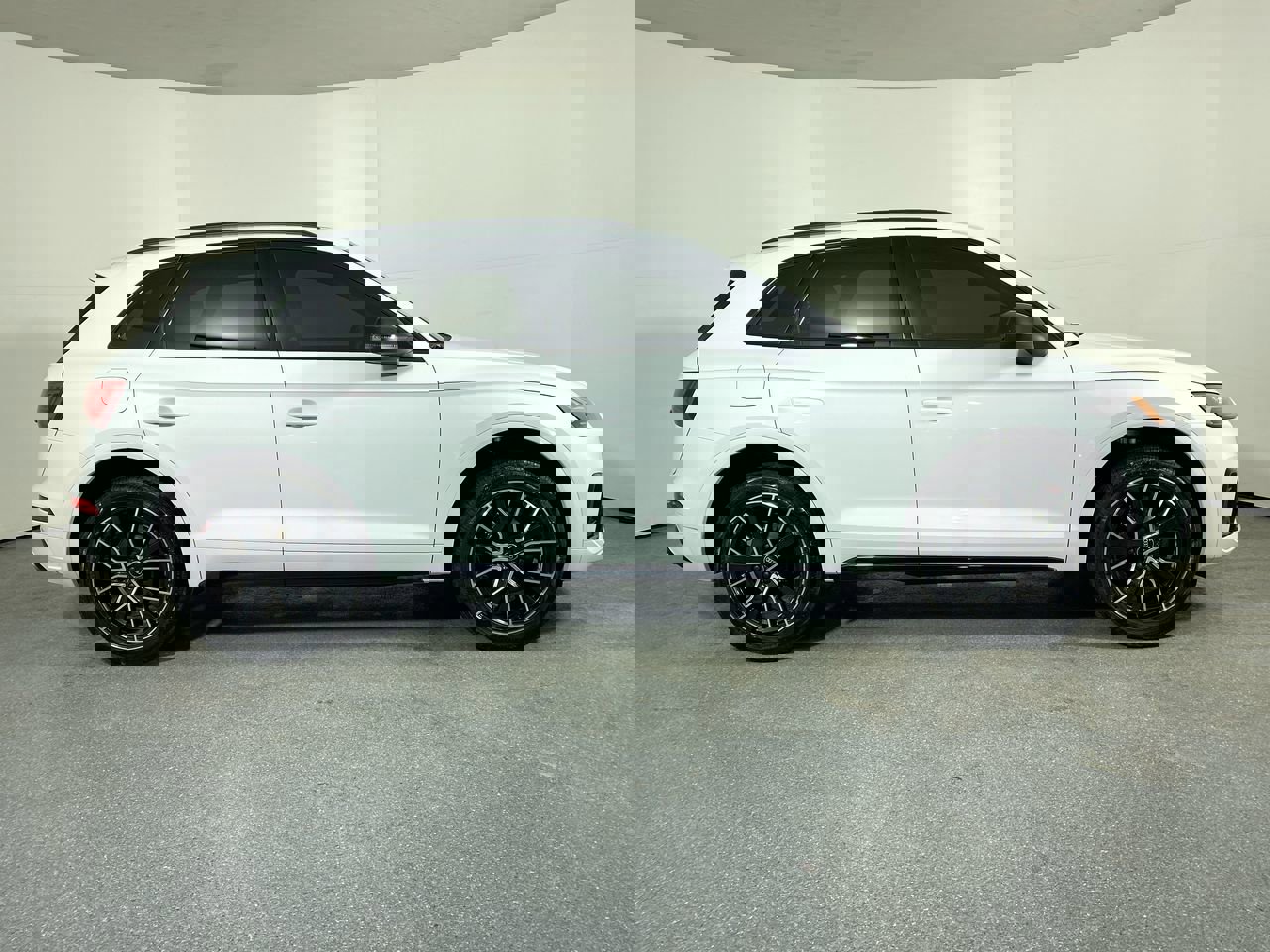 Certified 2023 Audi SQ5 Premium Plus w/ Premium Plus Package image 38