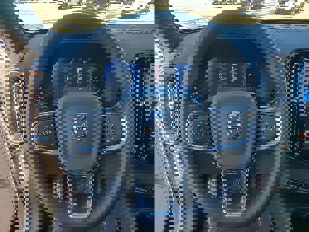 Used 2026 Volvo XC40 B5 Ultra w/ Climate Package image 21