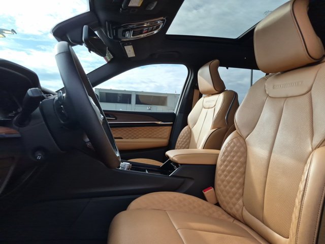 Used 2024 Jeep Grand Cherokee Summit w/ Adv Protech Group IV AWD/4WD image 17