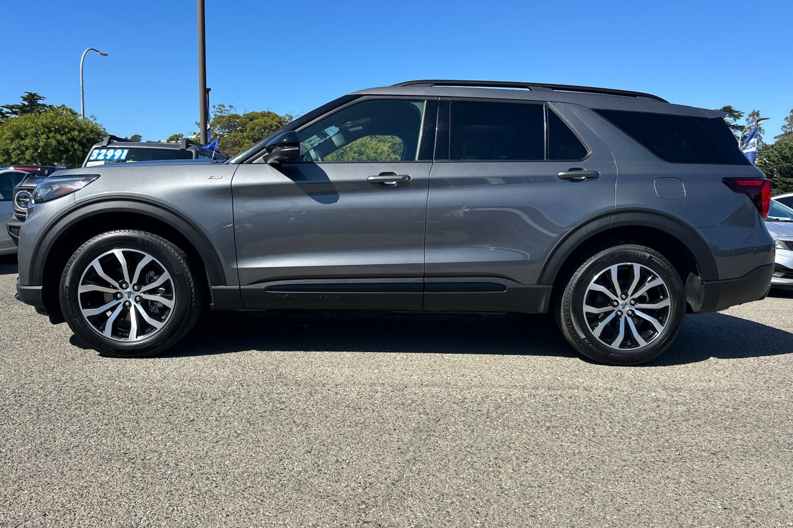 Certified 2025 Ford Explorer ST-Line AWD/4WD image 10