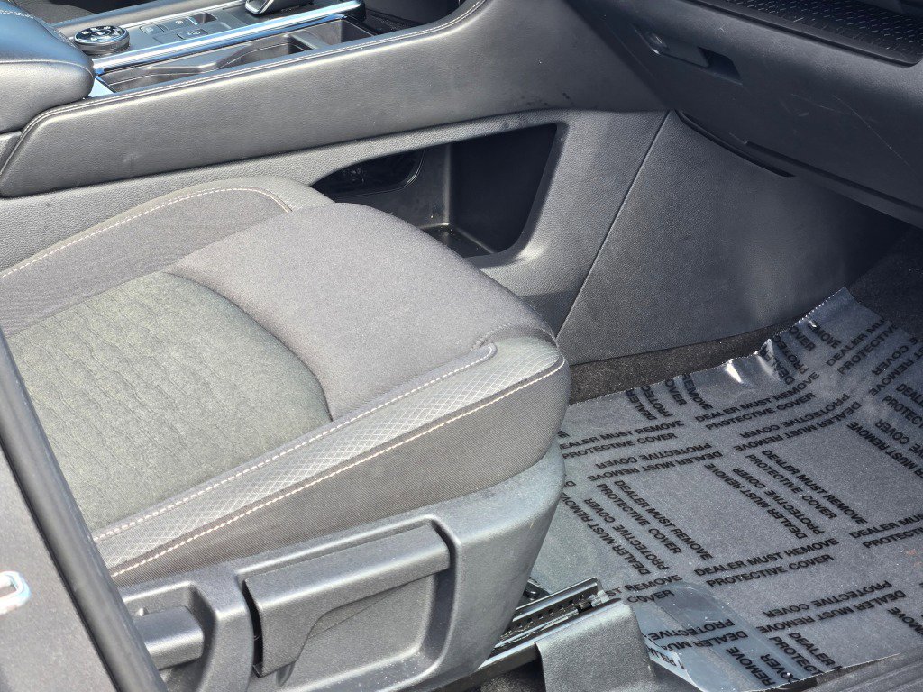 Used 2025 Nissan Pathfinder SV image 8