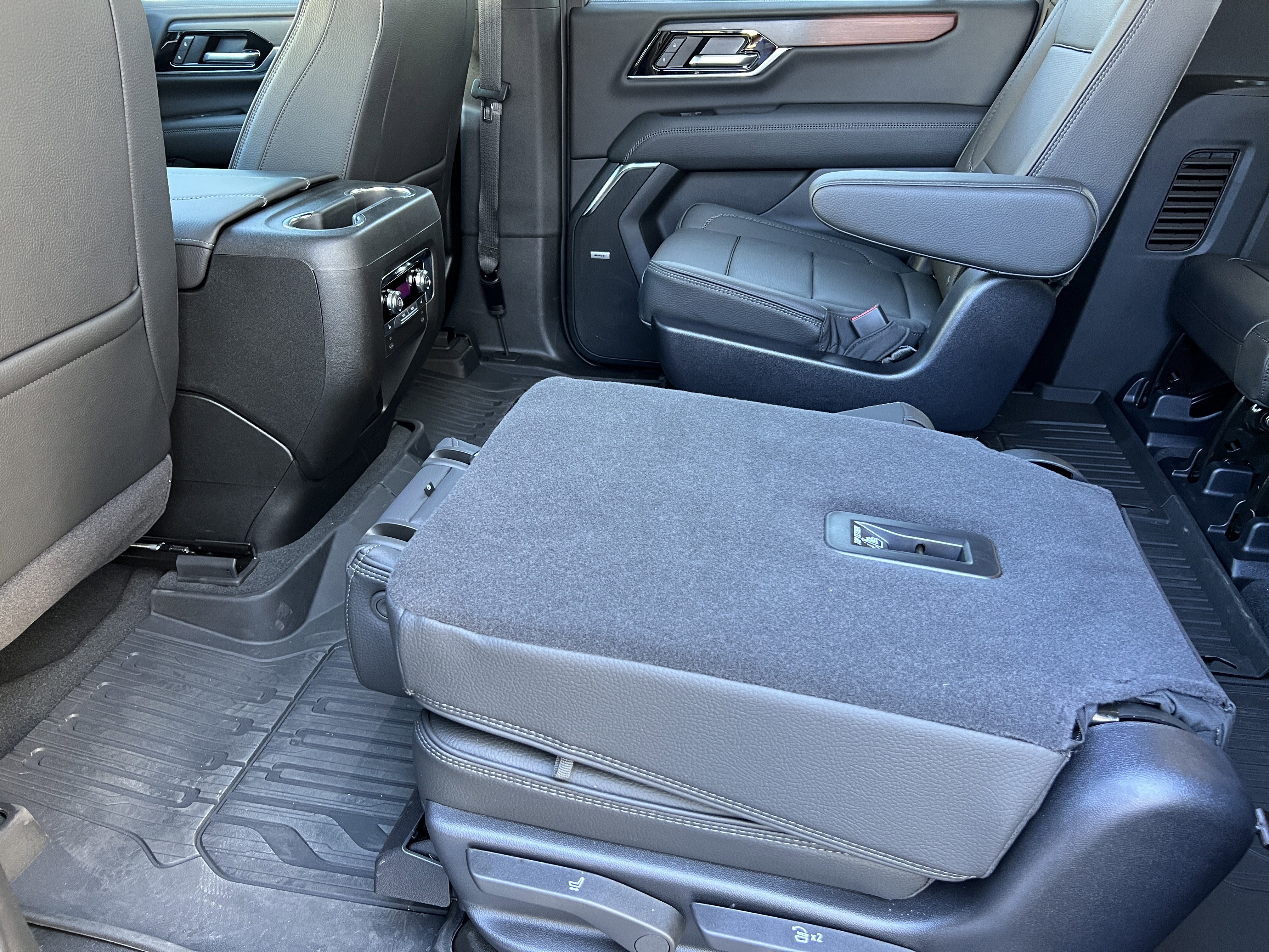 Used 2025 GMC Yukon XL Denali image 19