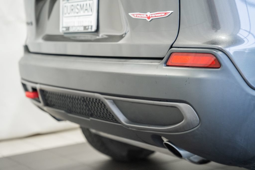 Used 2022 Jeep Cherokee Trailhawk w/ Premium Leather Package AWD/4WD image 9