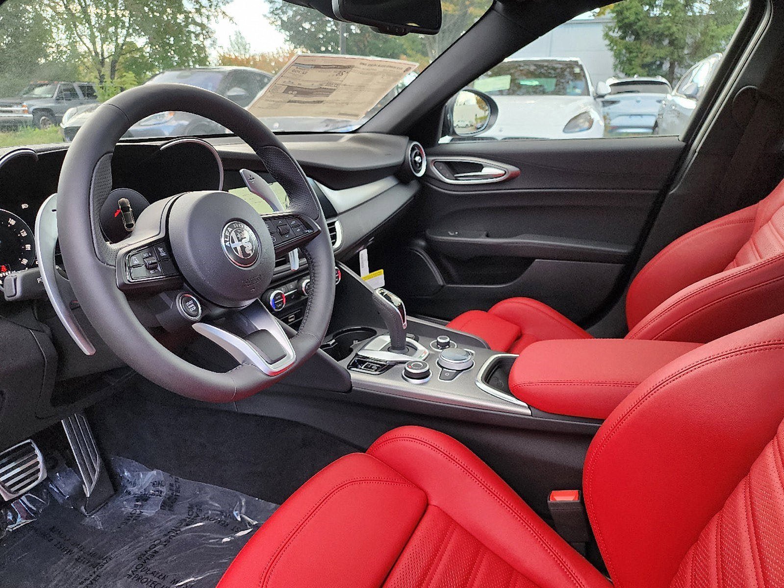 Used 2024 Alfa Romeo Giulia Veloce AWD/4WD image 8