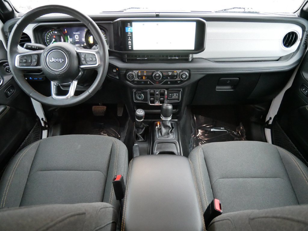 Used 2024 Jeep Wrangler Unlimited Sahara AWD/4WD image 12