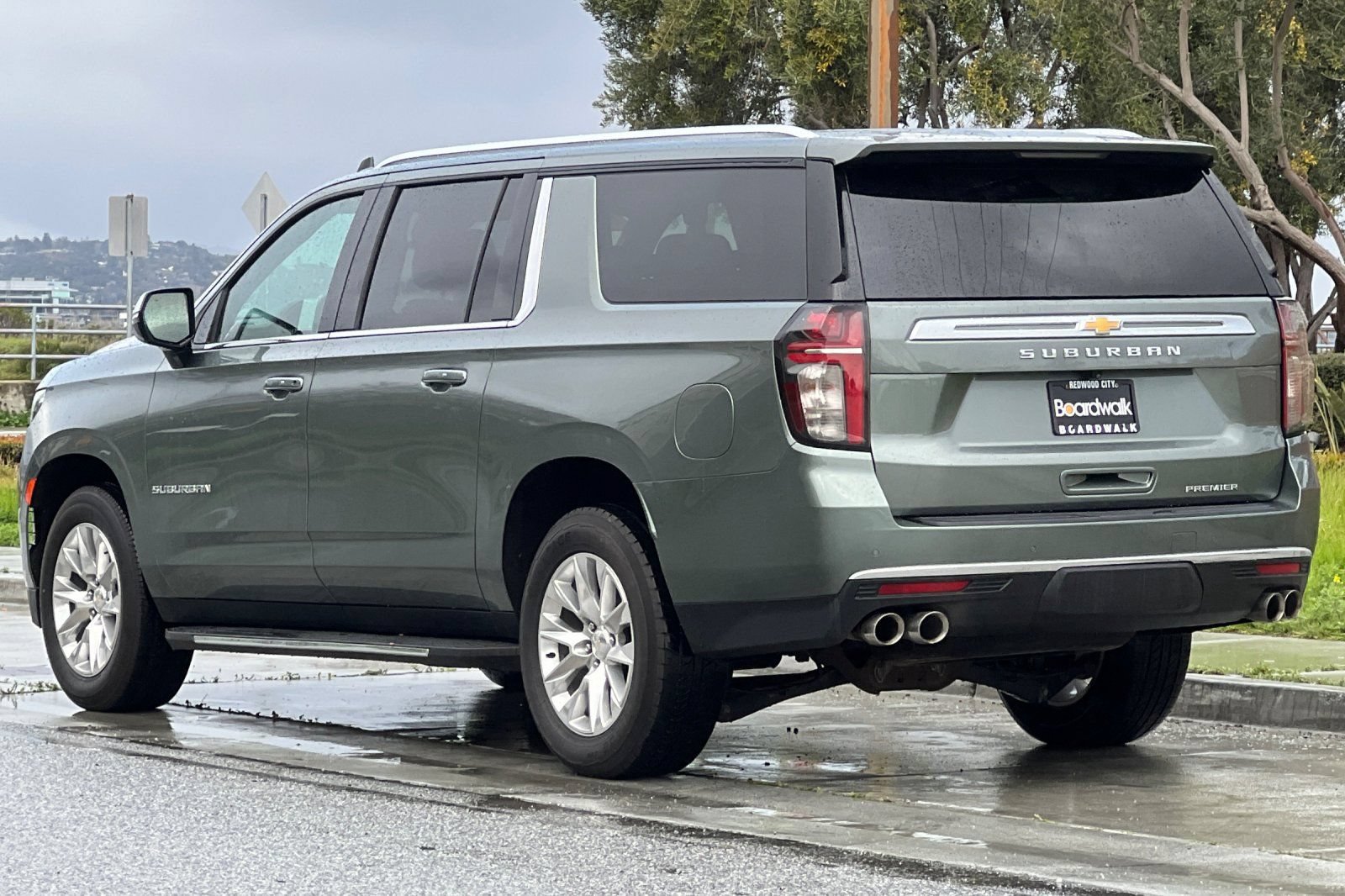 Used 2023 Chevrolet Suburban Premier AWD/4WD image 6