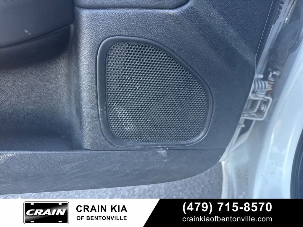 Used 2013 Chrysler 200 Touring FWD image 21