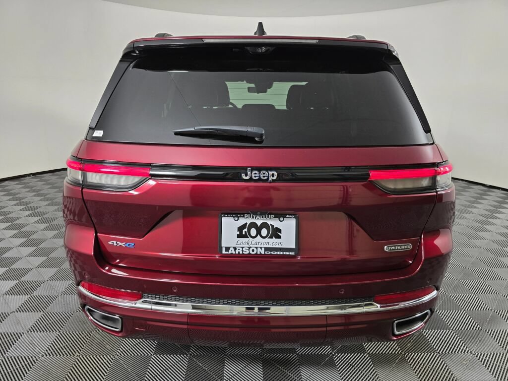 Used 2023 Jeep Grand Cherokee Overland w/ Luxury Tech Group IV AWD/4WD image 4