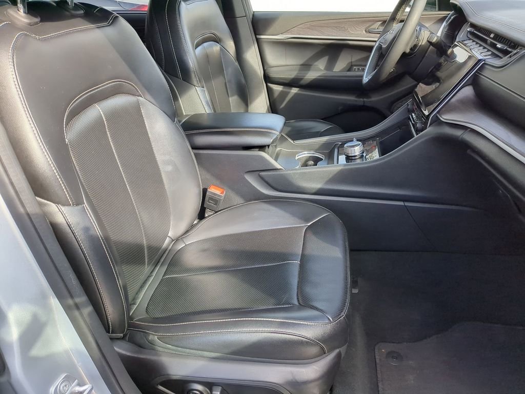 Used 2024 Jeep Grand Cherokee L Limited w/ Luxury Tech Group II image 28