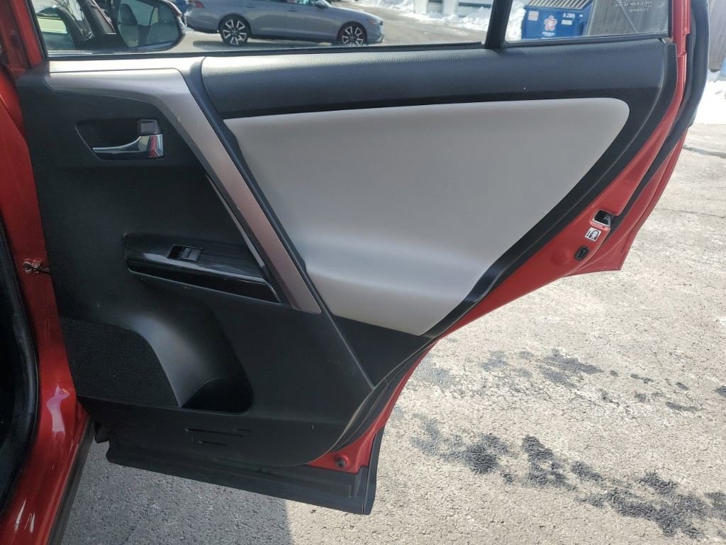 Used 2016 Toyota RAV4 Limited image 30