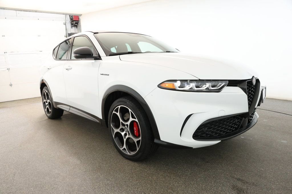 Used 2024 Alfa Romeo Tonale Veloce image 3