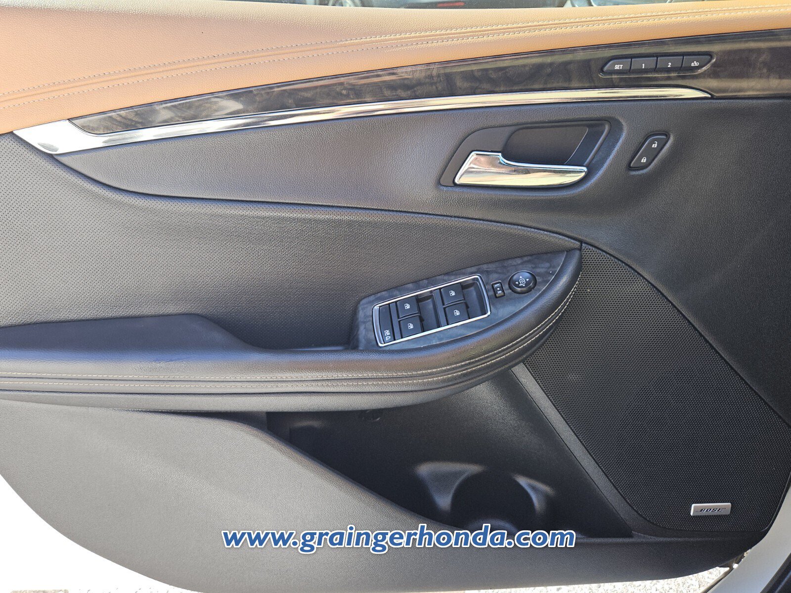 Used 2016 Chevrolet Impala LTZ w/ Enhanced Convenience Package FWD image 23