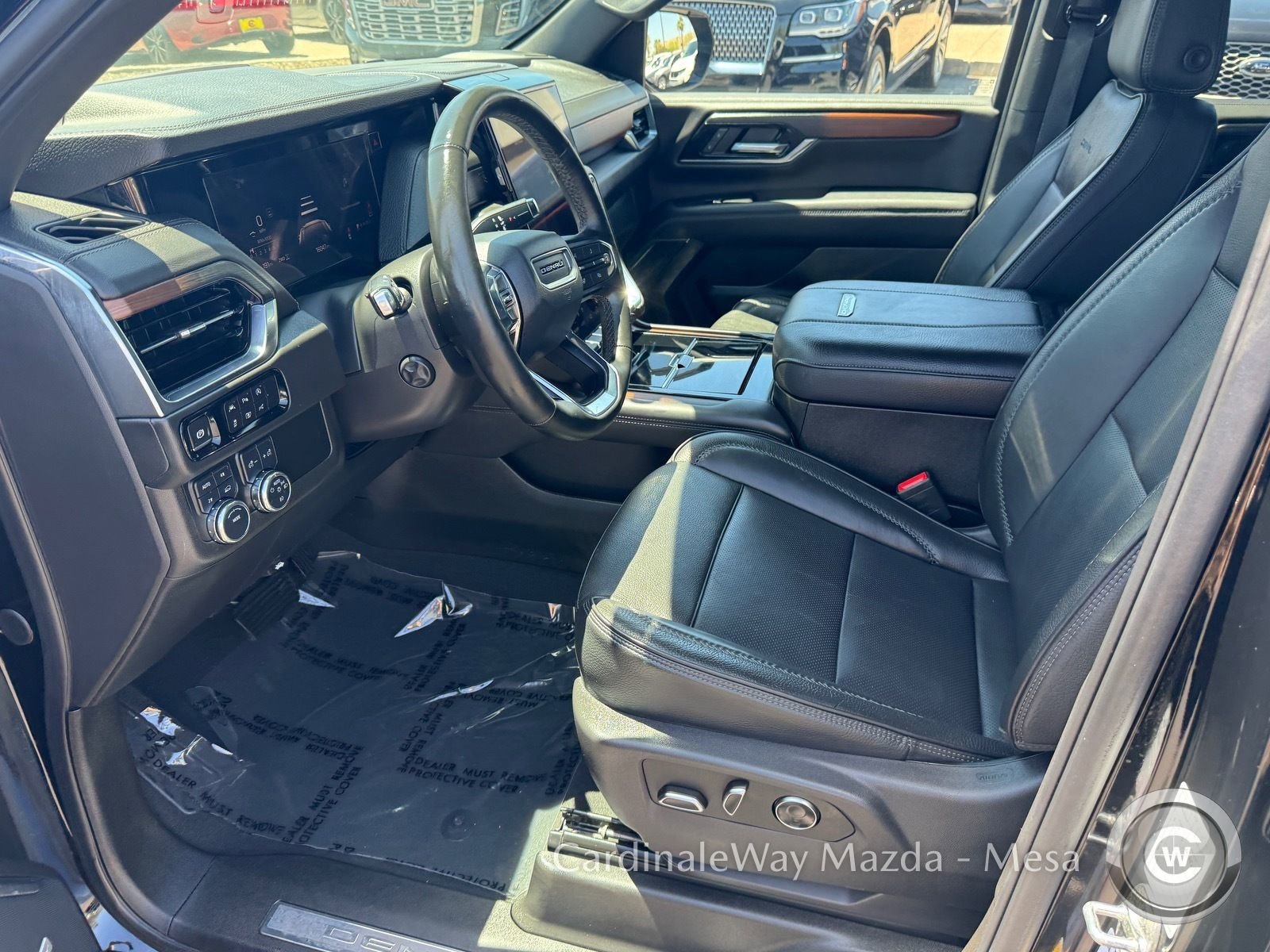 Used 2025 GMC Yukon XL Denali AWD/4WD image 11
