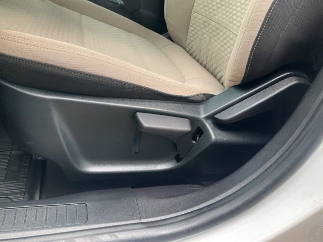 Used 2022 Ford Escape SE image 6