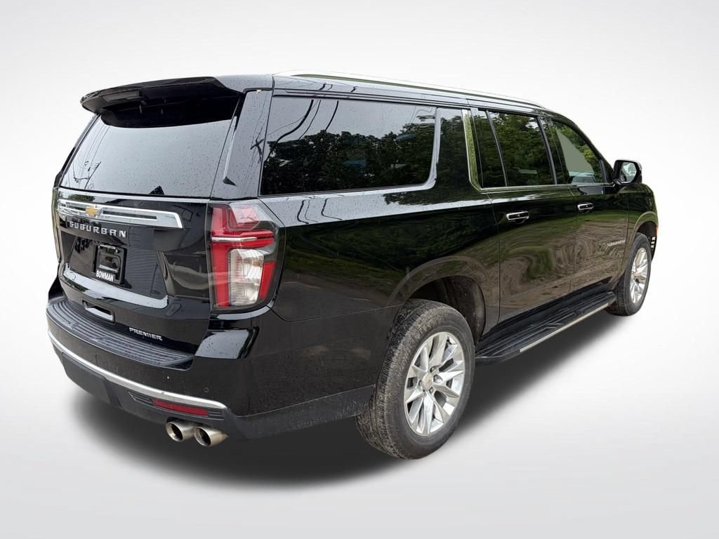 Used 2023 Chevrolet Suburban Premier w/ Premium Package 2 AWD/4WD image 7