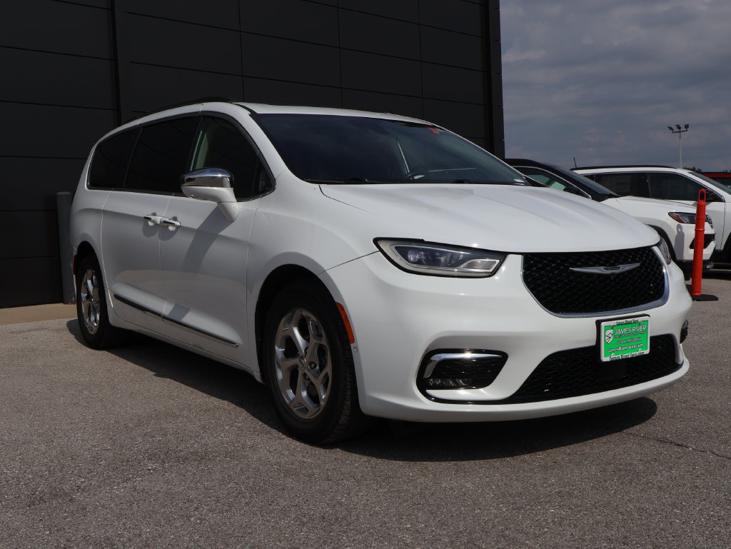 Used 2022 Chrysler Pacifica Limited FWD image 6