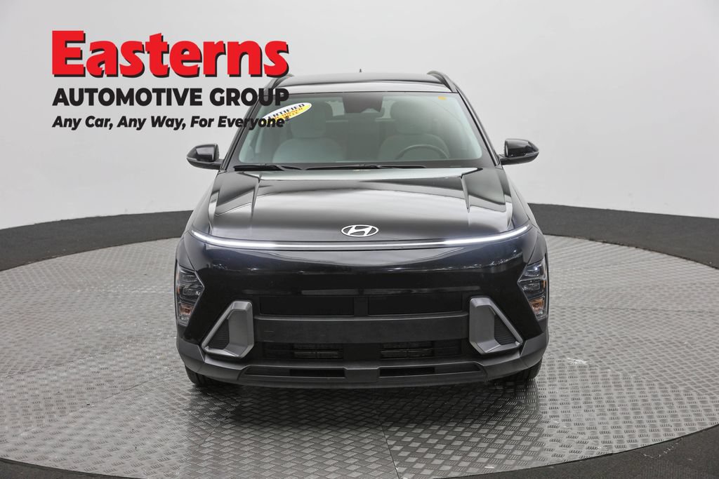 Used 2024 Hyundai Kona SEL FWD image 2