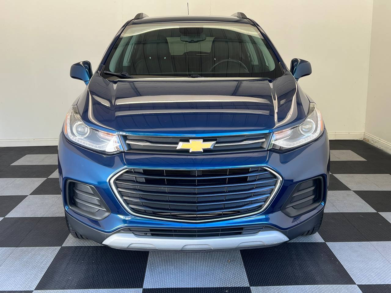 Used 2019 Chevrolet Trax LT w/ LT Convenience Package image 2