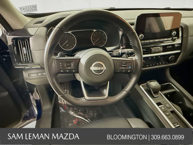 Used 2025 Nissan Pathfinder SV image 11