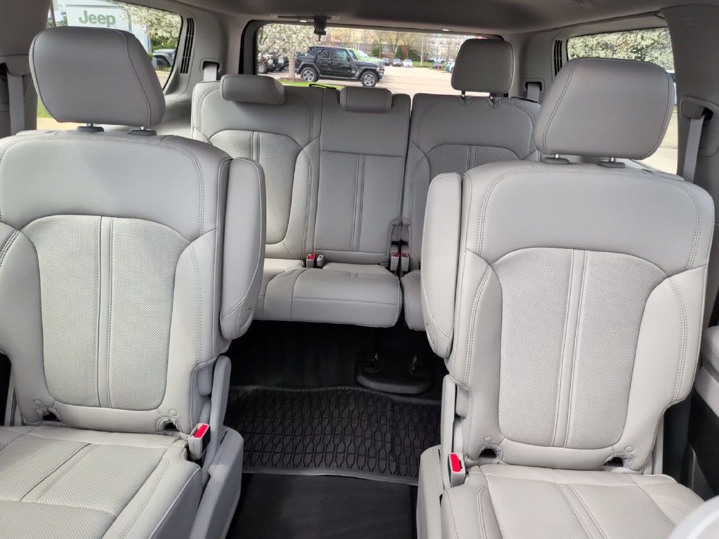 New 2024 Jeep Wagoneer Series II w/ Premium Group I AWD/4WD image 32