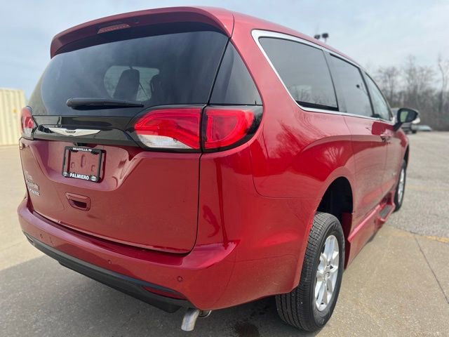 Used 2025 Chrysler Voyager LX image 6