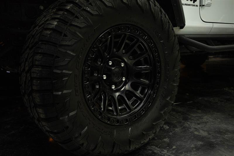 Used 2025 Jeep Gladiator Sport image 3