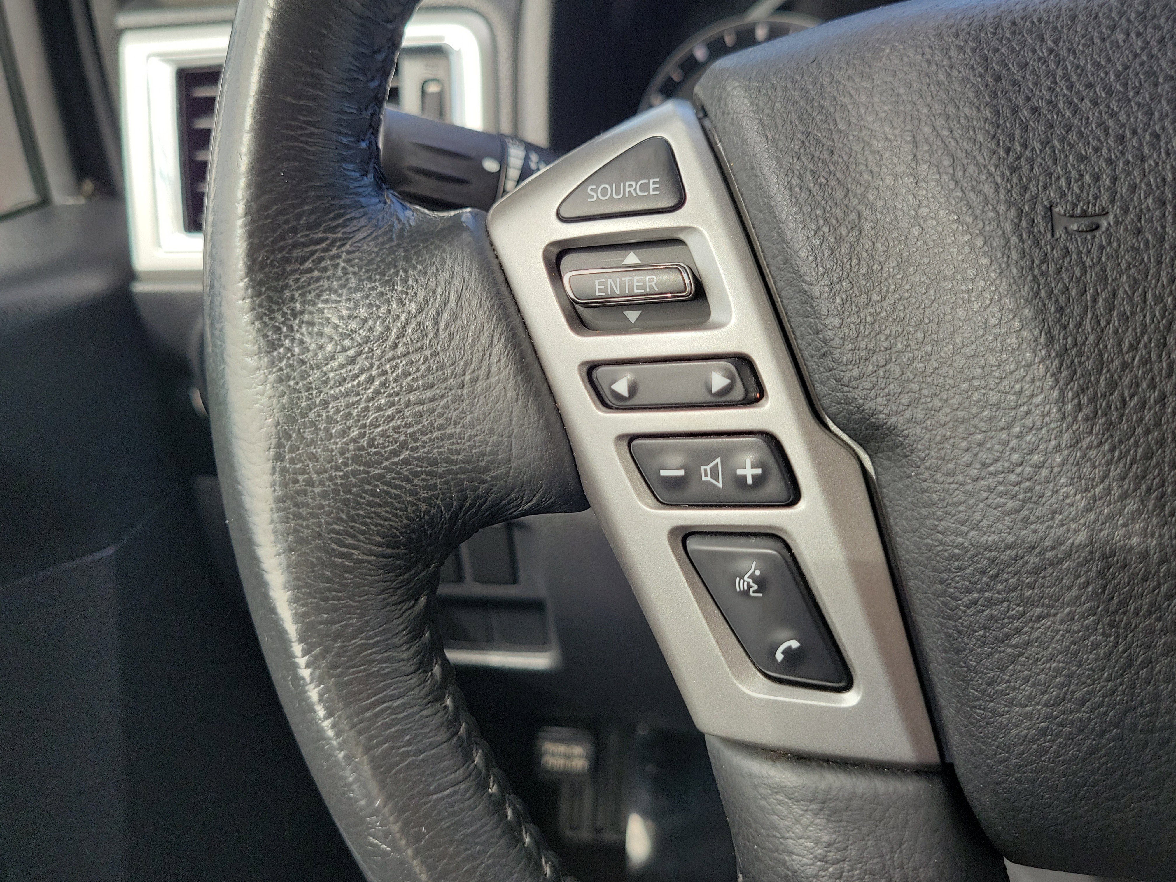 Used 2021 Nissan Titan SV w/ SV Convenience Package AWD/4WD image 18