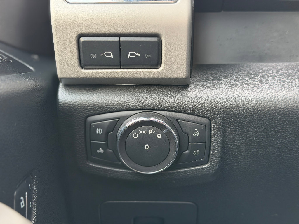 Used 2015 Ford F150 Lariat w/ Equipment Group 502A Luxury image 6