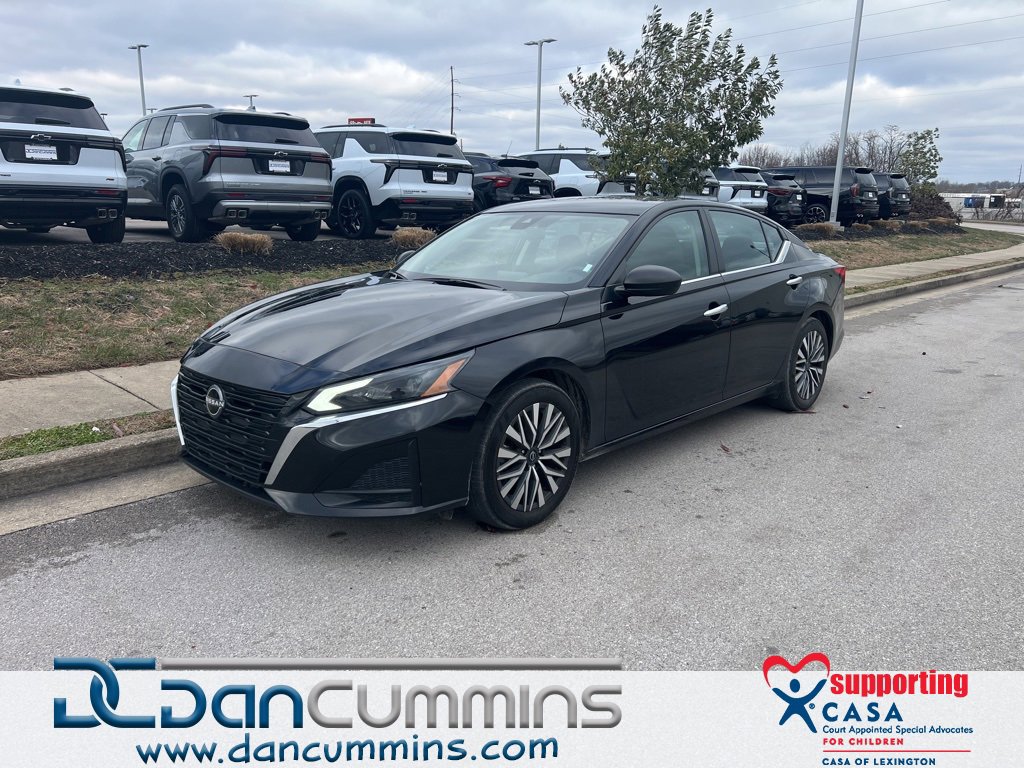 Used 2024 Nissan Altima 2.5 SV image 1