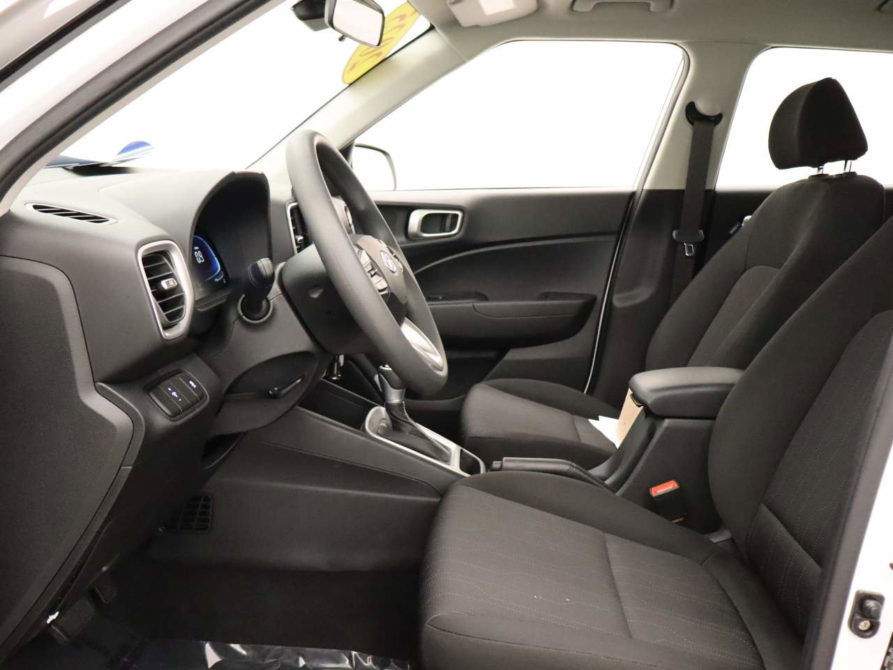 Used 2025 Hyundai Venue SE image 16