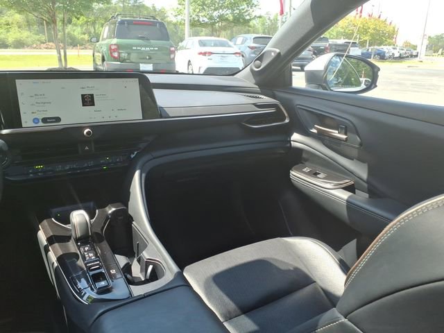 Used 2024 Toyota Crown Platinum AWD/4WD image 11