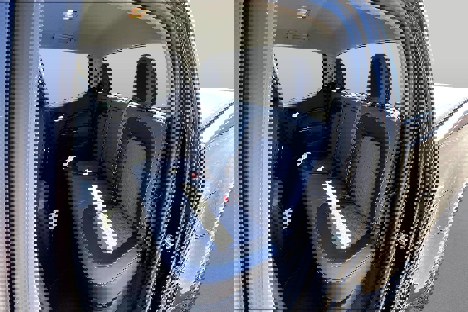 Used 2015 Chevrolet Colorado Z71 AWD/4WD image 24