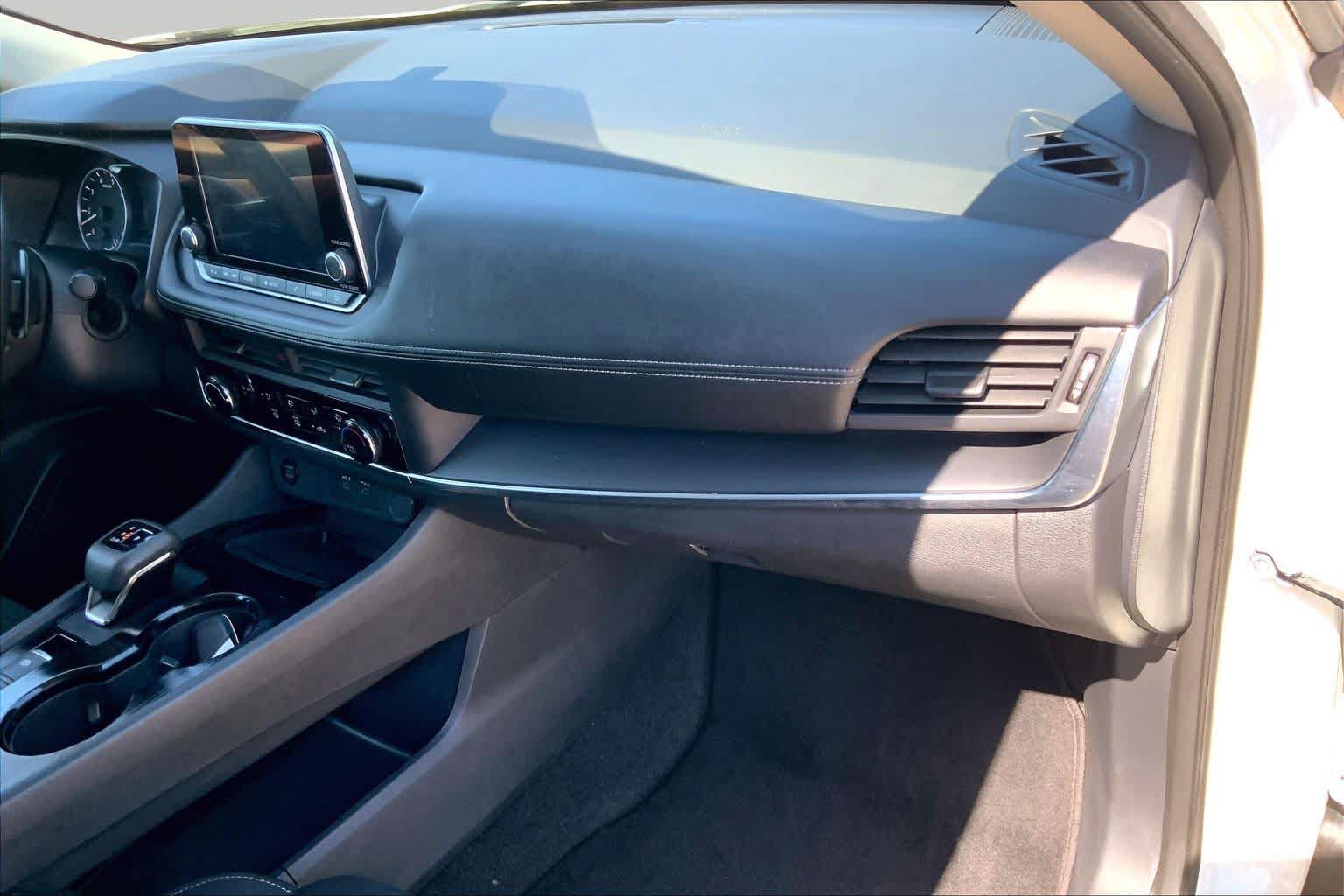 Used 2024 Nissan Rogue S AWD/4WD image 19