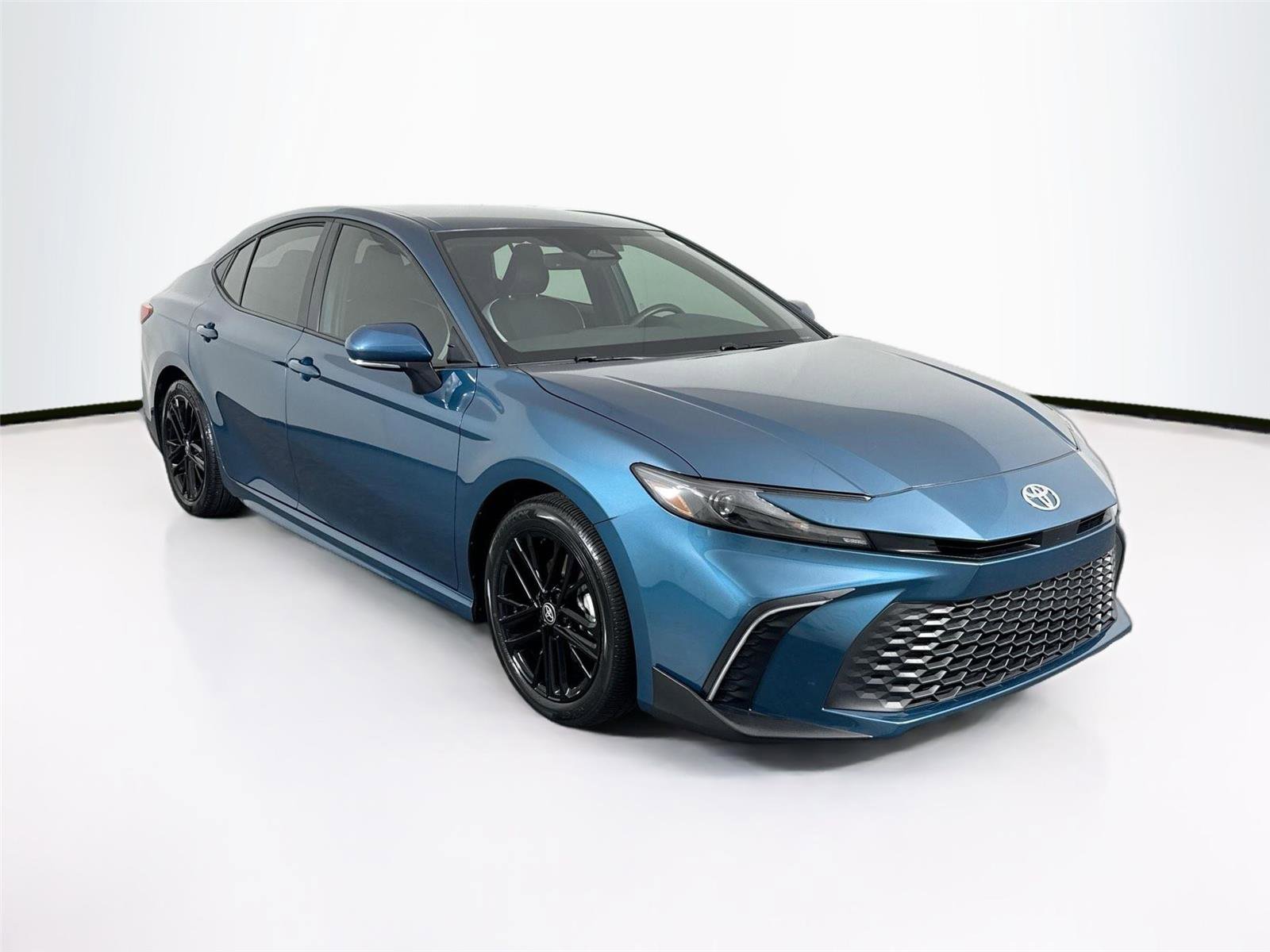 Certified 2025 Toyota Camry SE w/ Convenience Package image 10